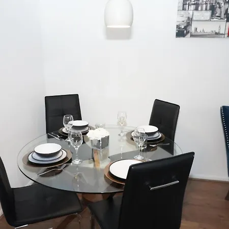 Апартаменты 2Bedrm-4Guests-Parking-Nearstation Лондон Экстерьер фото
