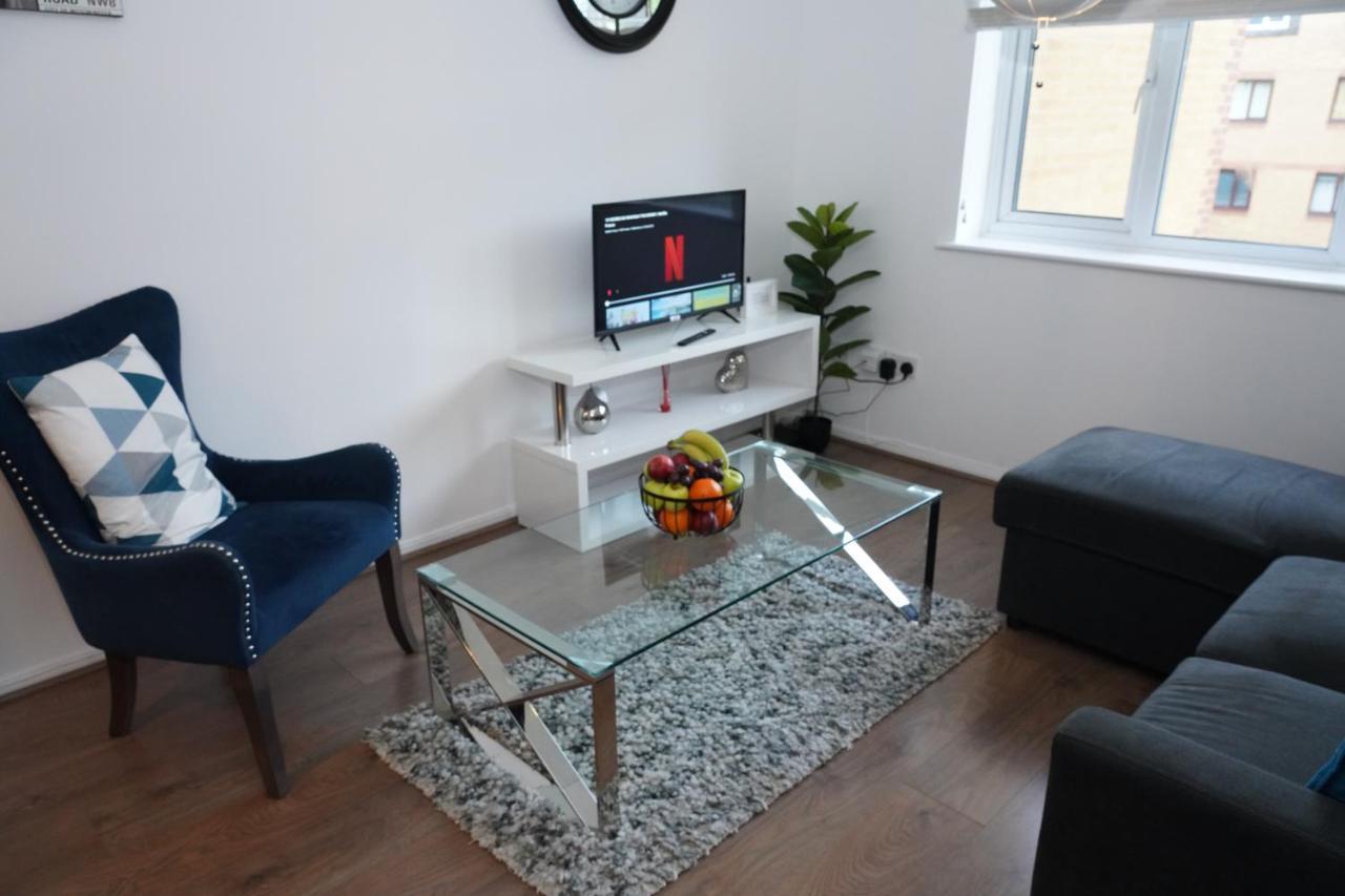 Апартаменты 2bedrm-4guests-parking-nearstation Лондон